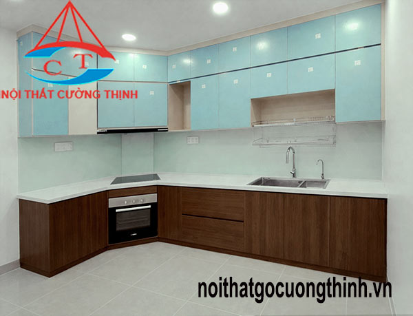 Thi công tủ bếp Acrylic kết hợp tủ bếp nhựa vân gỗ bền sang trọng
