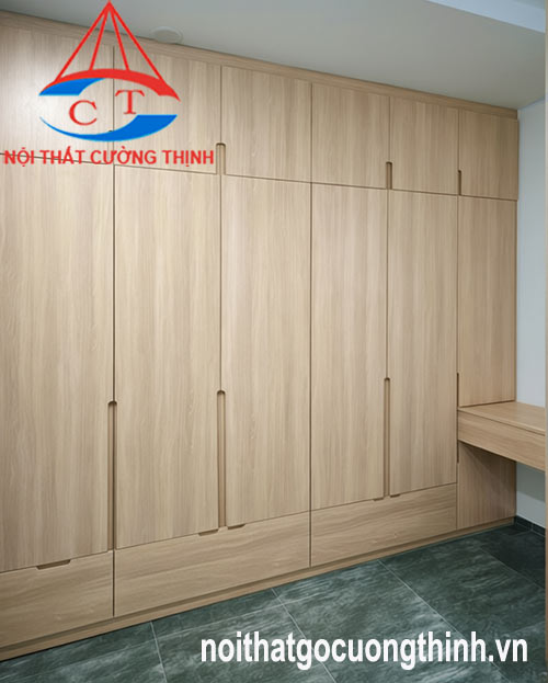 Mẫu tủ quần áo hiện đại kết hợp bàn trang điểm gỗ đẹp