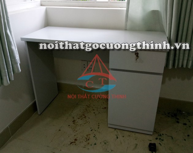 Bàn nhân viên văn phòng giá rẻ 1m2 gỗ Mfc