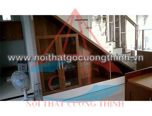 tu duoi gam cau thang ct1