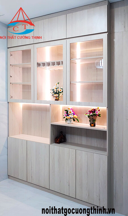 Tủ rượu với chất liệu gỗ kết hợp kính tối ưu không gian phòng