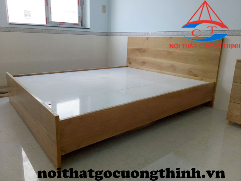 Giường ngủ 1m6 gỗ Sồi tự nhiên lắp đặt tại chung cư Quận 9